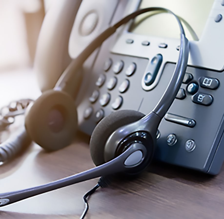 Müşteri hizmetleri ruh hali: kulaklıklı telefon